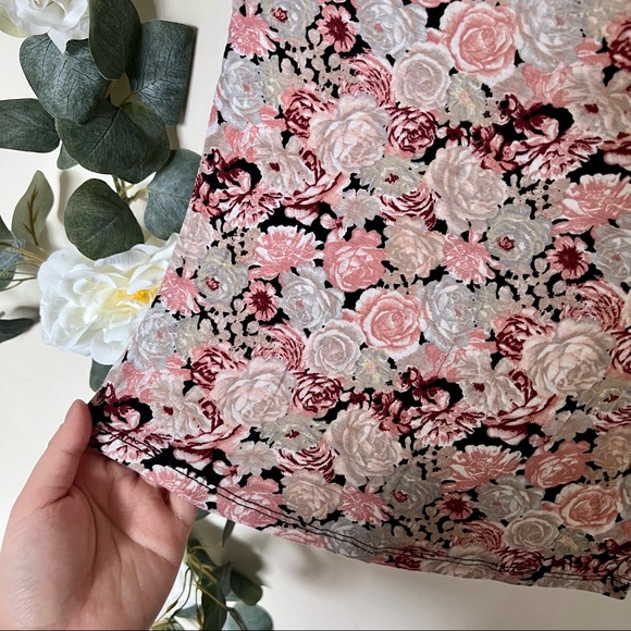 Forever 21 Floral Open Shoulder Top - Picture 6 of 6